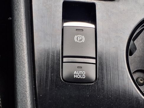Used 2024 Nissan Rogue S FWD image 11
