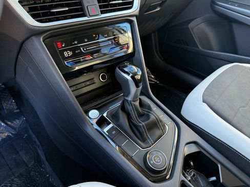 New 2026 Volkswagen Taos SE image 13