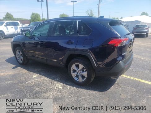 Used 2025 Toyota RAV4 XLE AWD/4WD image 3