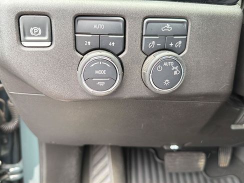 Certified 2025 Chevrolet Silverado 1500 LT AWD/4WD image 19