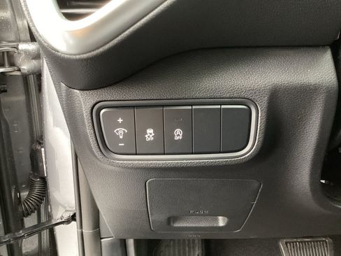 Used 2025 Kia Soul LX w/ LX Technology Package FWD image 27