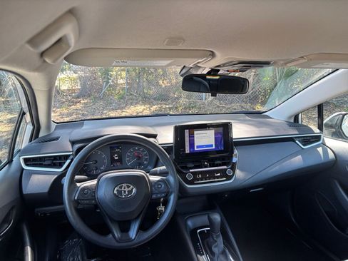 Used 2025 Toyota Corolla LE image 34