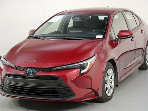 Used 2025 Toyota Corolla LE image 44