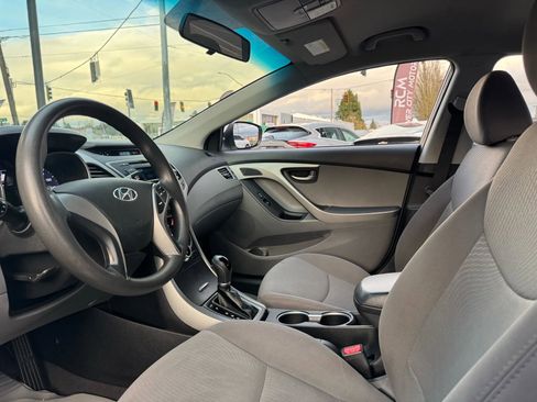 Used 2015 Hyundai Elantra SE image 13
