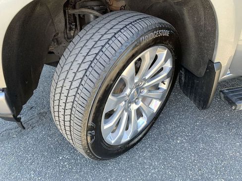 Used 2021 Chevrolet Silverado 1500 High Country w/ Technology Package image 12