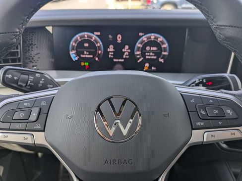 Used 2026 Volkswagen Tiguan SE R-Line FWD image 33