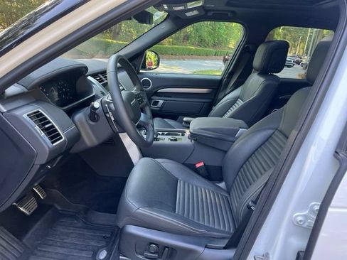 Used 2025 Land Rover Discovery Dynamic SE AWD/4WD image 5