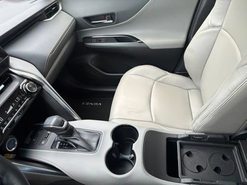 Used 2022 Toyota Venza LE AWD/4WD image 18