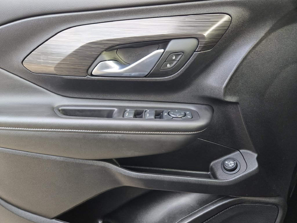 Used 2024 GMC Terrain SLE w/ Driver Convenience Package FWD image 20