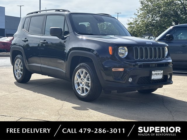 Used 2022 Jeep Renegade Latitude AWD/4WD image 1