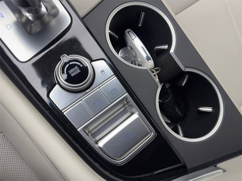 Used 2025 Genesis G70 2.5T image 68