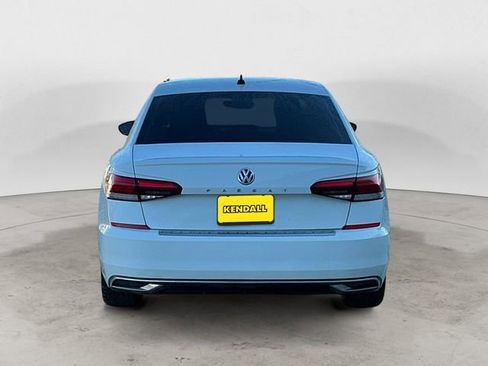 Used 2022 Volkswagen Passat 2.0T SE image 4