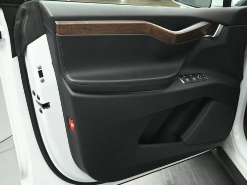 Used 2020 Tesla Model X Long Range image 18