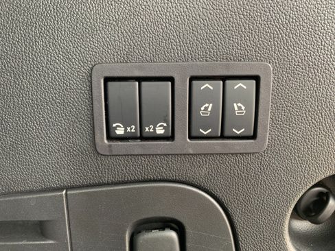 Used 2017 GMC Yukon Denali AWD/4WD image 10