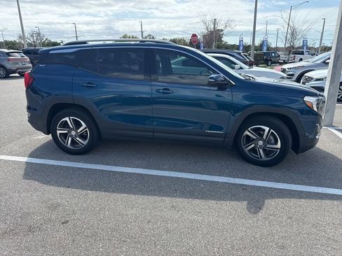 Used 2021 GMC Terrain SLT w/ Infotainment Package II image 3