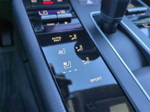 Used 2025 Porsche Macan image 28