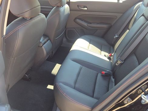 Used 2022 Nissan Altima 2.5 SR w/ Midnight Edition Package FWD image 15
