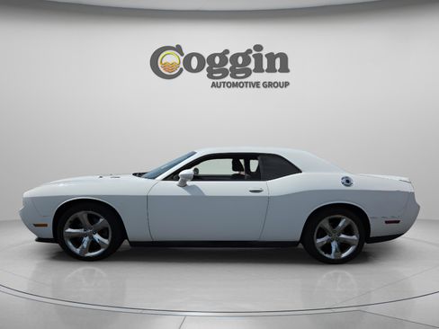 Used 2013 Dodge Challenger R/T image 2