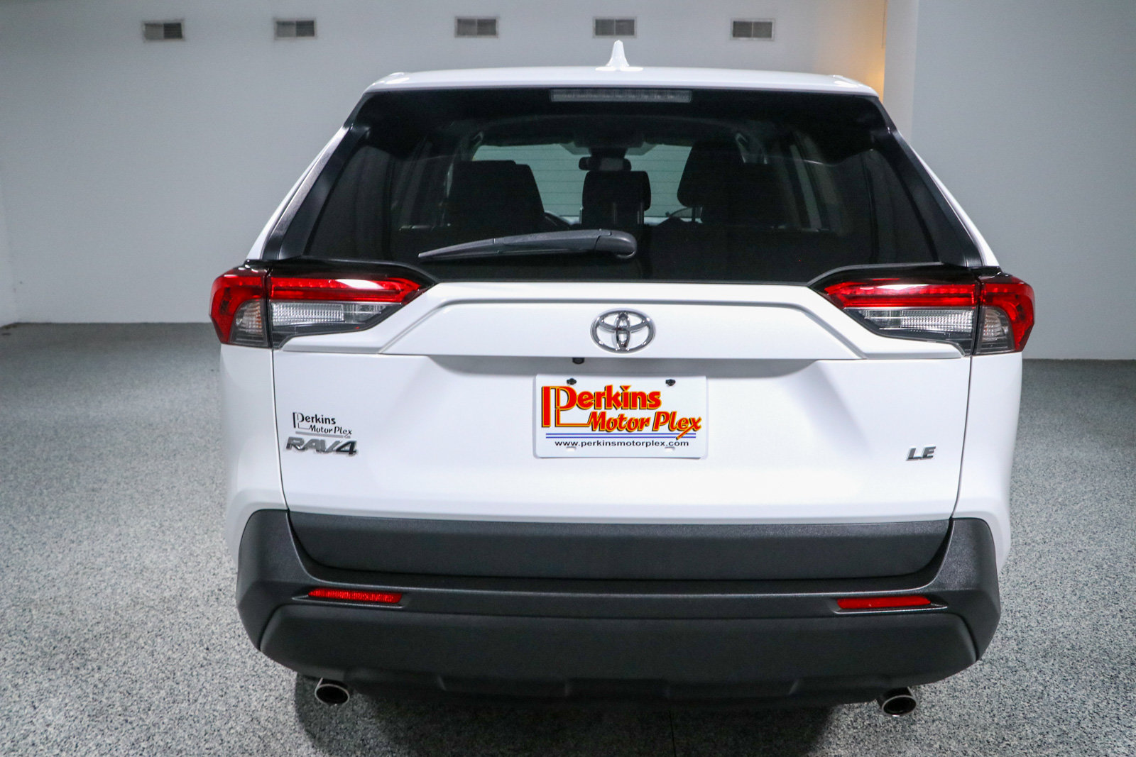Used 2024 Toyota RAV4 LE FWD image 8