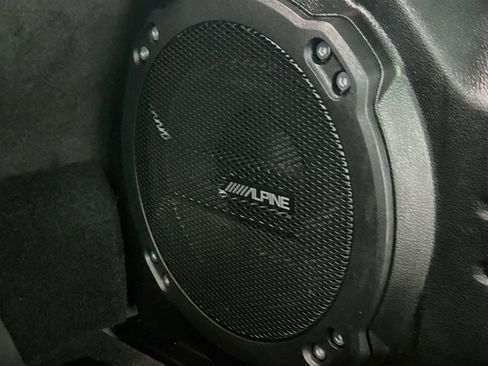 Used 2024 Jeep Wrangler Unlimited image 3