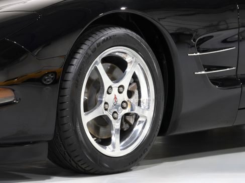 Used 2004 Chevrolet Corvette Coupe w/ Roof Package RWD image 14