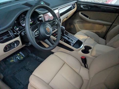New 2026 Porsche Macan image 4