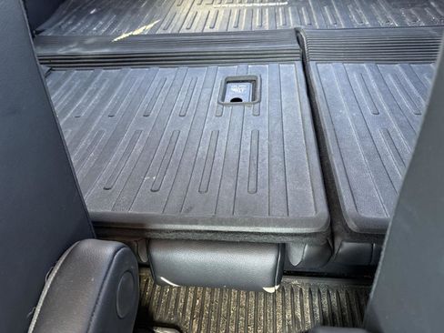 Certified 2020 Toyota Highlander XLE image 25