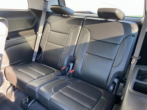 Used 2023 GMC Acadia SLT w/ Technology Package image 14