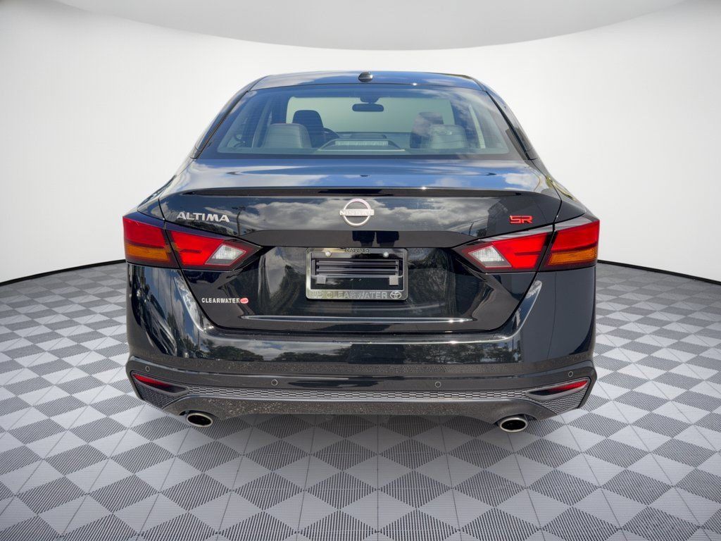 Used 2025 Nissan Altima 2.5 SR FWD image 11