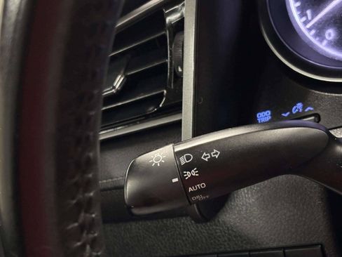 Used 2019 Toyota Camry SE FWD image 29