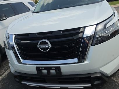 Used 2025 Nissan Pathfinder Platinum