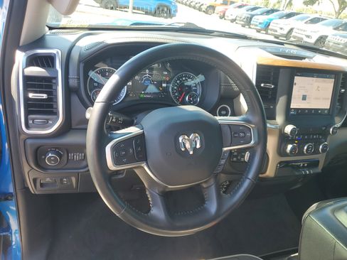 Used 2022 RAM 1500 Laramie AWD/4WD image 15