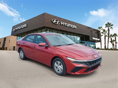 New 2025 Hyundai Elantra SE image 4