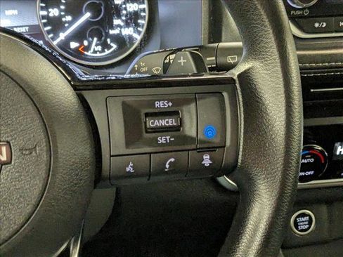 Used 2023 Nissan Rogue SV image 12