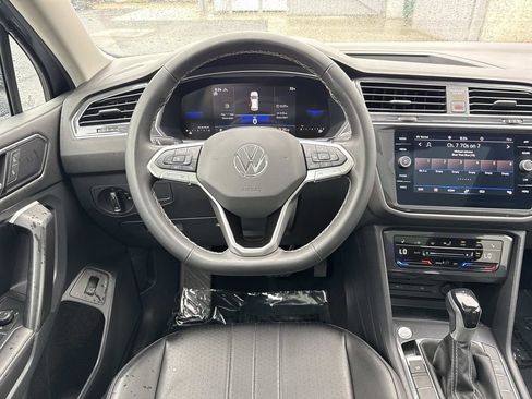 Used 2024 Volkswagen Tiguan SE w/ Panoramic Sunroof Package AWD/4WD image 13