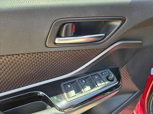 Used 2019 Toyota C-HR Limited FWD image 13