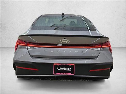 Used 2025 Hyundai Elantra SEL FWD image 8