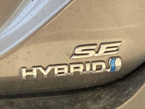 Used 2020 Toyota Camry SE w/ Carpet Mat Package FWD image 12