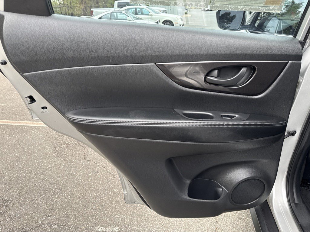 Used 2019 Nissan Rogue S FWD image 26