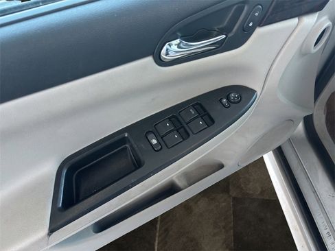 Used 2012 Chevrolet Impala LT w/ LT Sunroof Package image 18