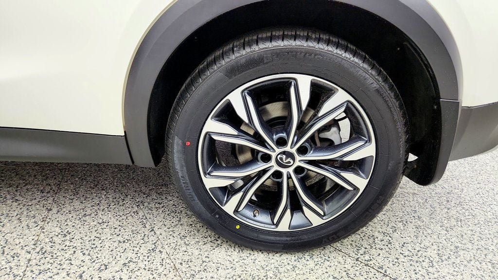 Used 2018 INFINITI QX30 AWD w/ Cargo Package image 9