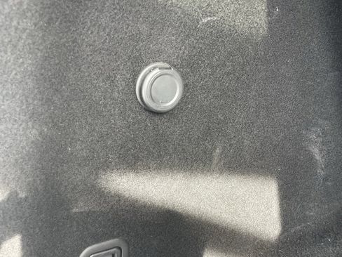 Used 2023 Nissan Pathfinder SL image 19