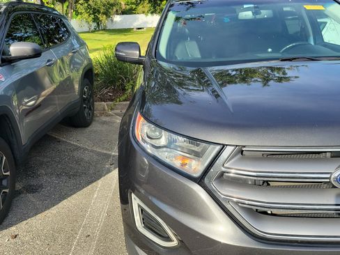 Used 2018 Ford Edge Titanium FWD image 5