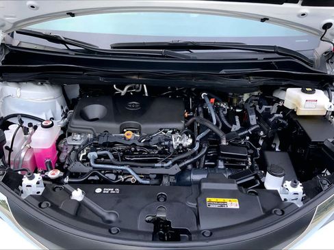 Used 2024 Toyota Sienna XLE FWD image 31