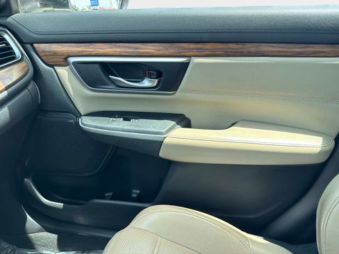 Used 2018 Honda CR-V Touring image 23