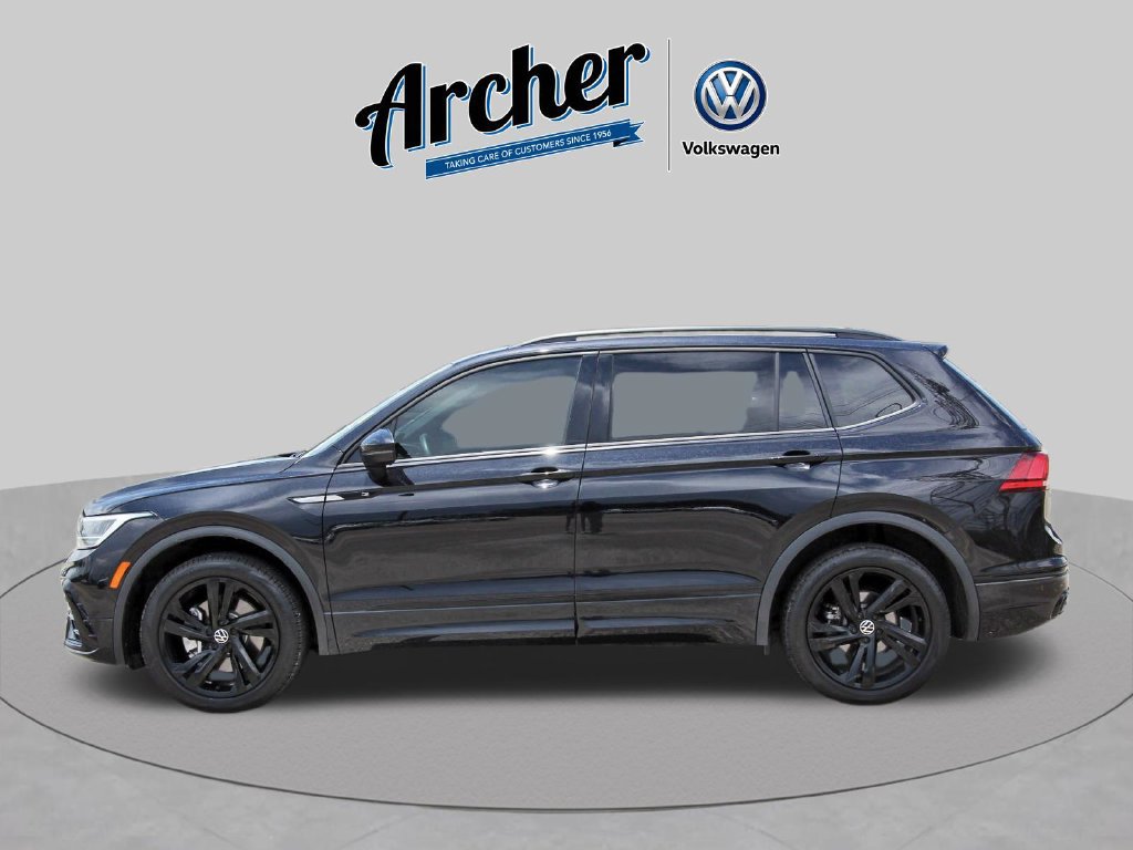 Used 2023 Volkswagen Tiguan SE R-Line FWD image 8
