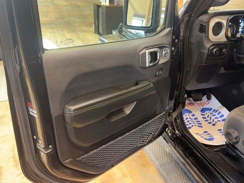 Used 2024 Jeep Wrangler Unlimited Sahara image 12