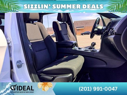 Used 2019 Jeep Grand Cherokee Laredo AWD/4WD image 16