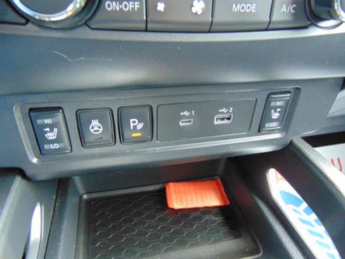 Used 2022 Nissan Frontier SV AWD/4WD image 9