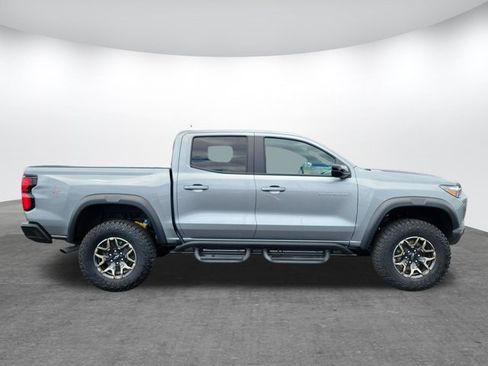 Used 2024 Chevrolet Colorado ZR2 w/ Safety Package AWD/4WD image 8
